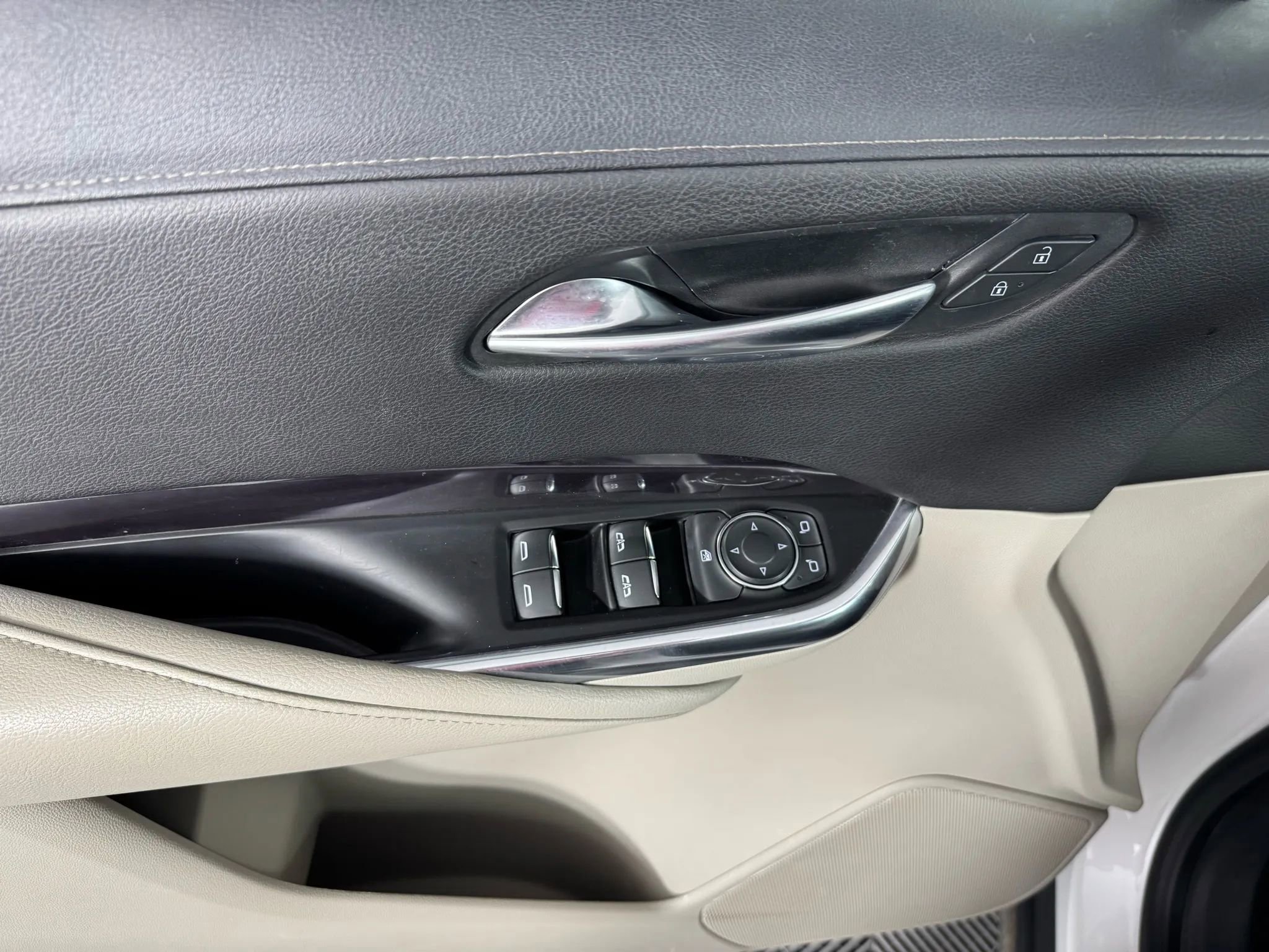 Used 2019 Cadillac XT4 Luxury w/ Cold Weather Package image 38