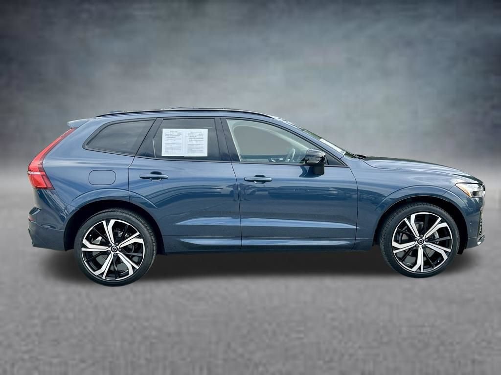 Used 2023 Volvo XC60 B5 Ultimate w/ Climate Package AWD/4WD image 4