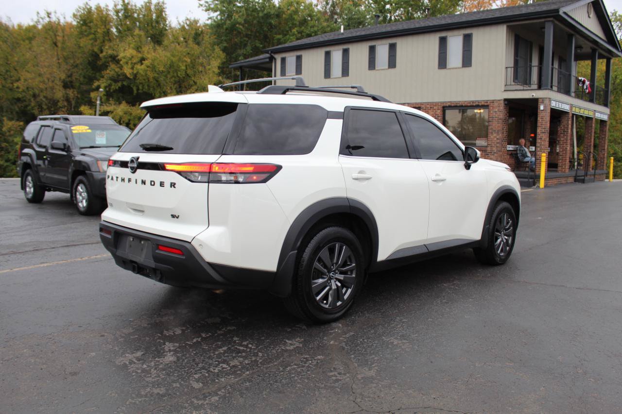 Used 2022 Nissan Pathfinder SV w/ SV Premium Package FWD image 5