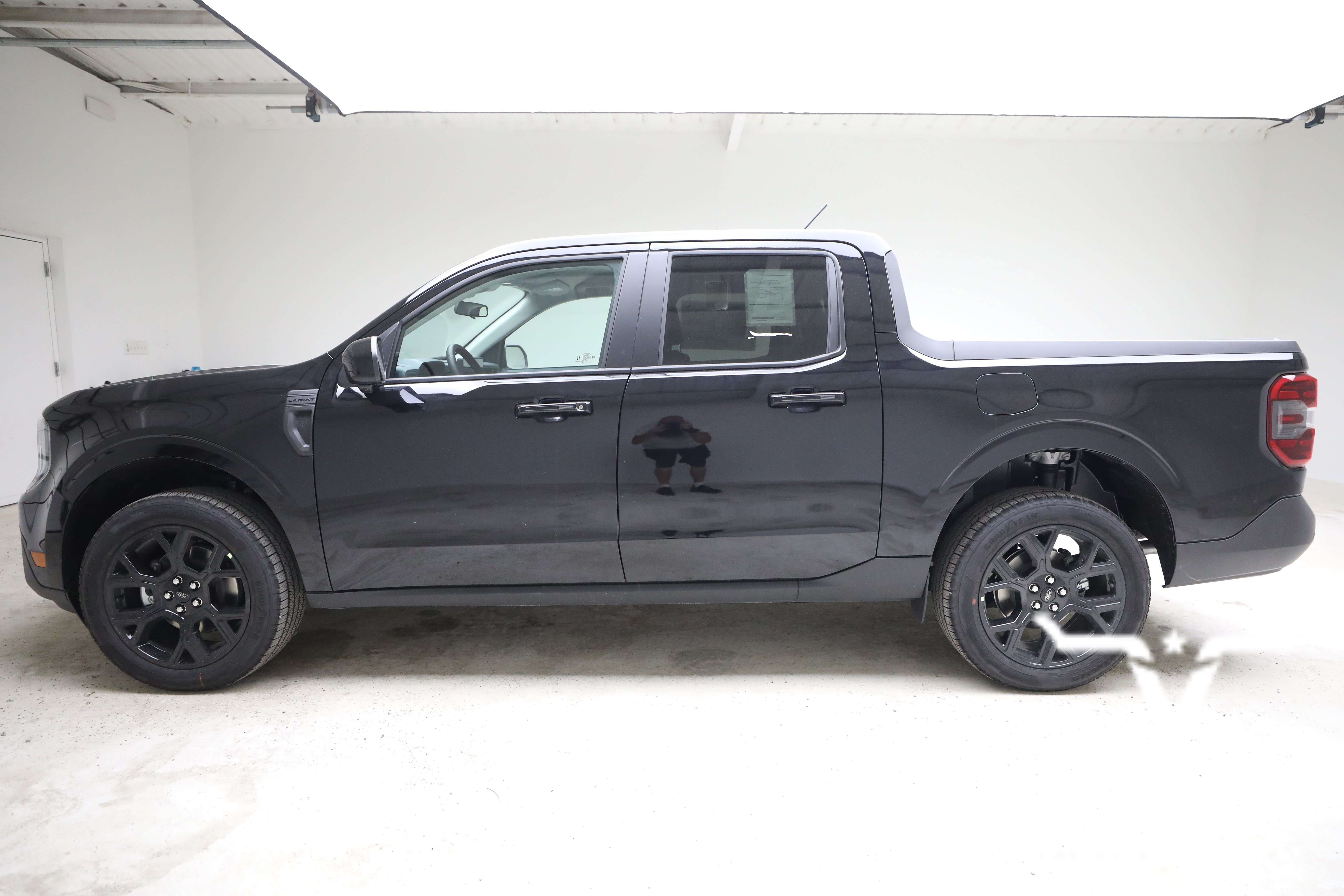 New 2026 Ford Maverick Lariat w/ Black Appearance Package AWD/4WD image 2