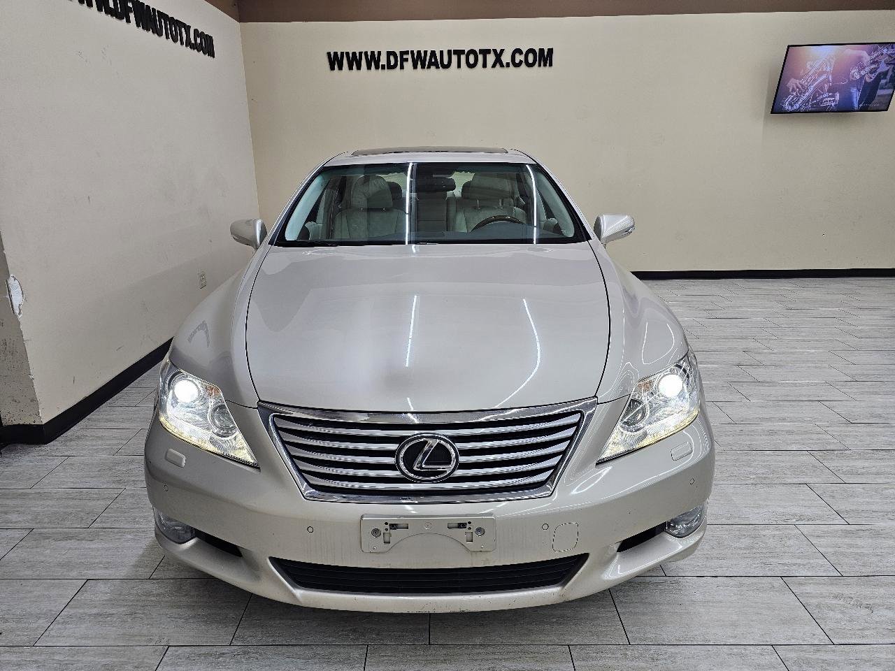 Used 2010 Lexus LS 460 Luxury image 3