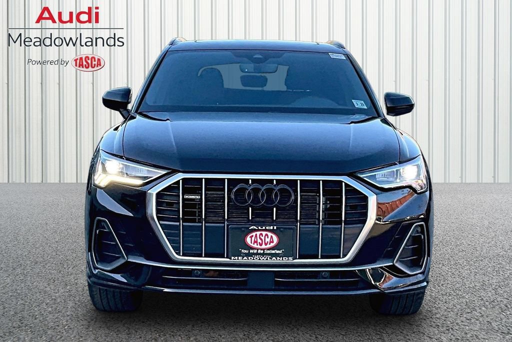 Used 2024 Audi Q3 2.0T Premium w/ Convenience Package AWD/4WD image 2