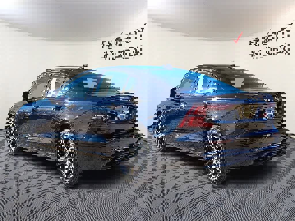 Used 2024 Volvo S60 B5 Core image 6