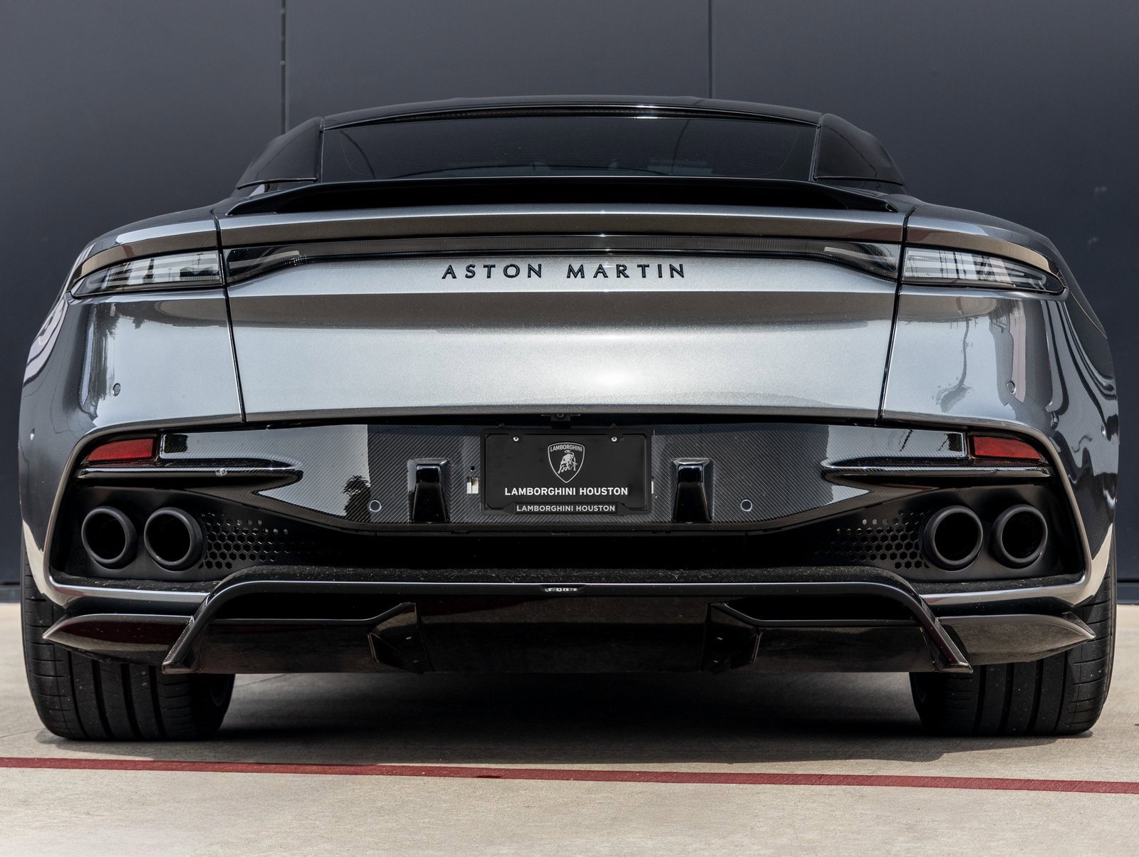 Used 2023 Aston Martin DBS Coupe image 7