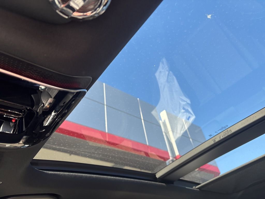 Used 2025 Mercedes-Benz GLC 300 4MATIC image 6