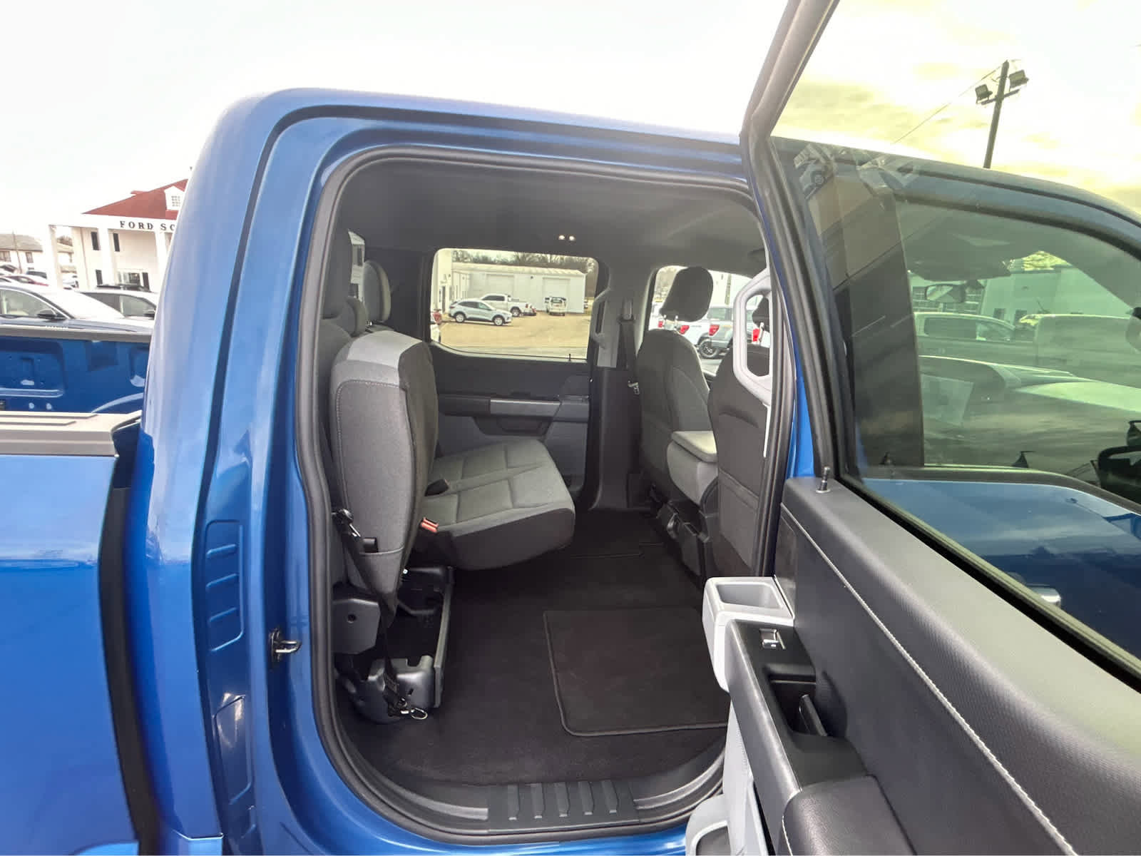 Used 2025 Ford F150 XLT w/ Equipment Group 301A Standard image 12