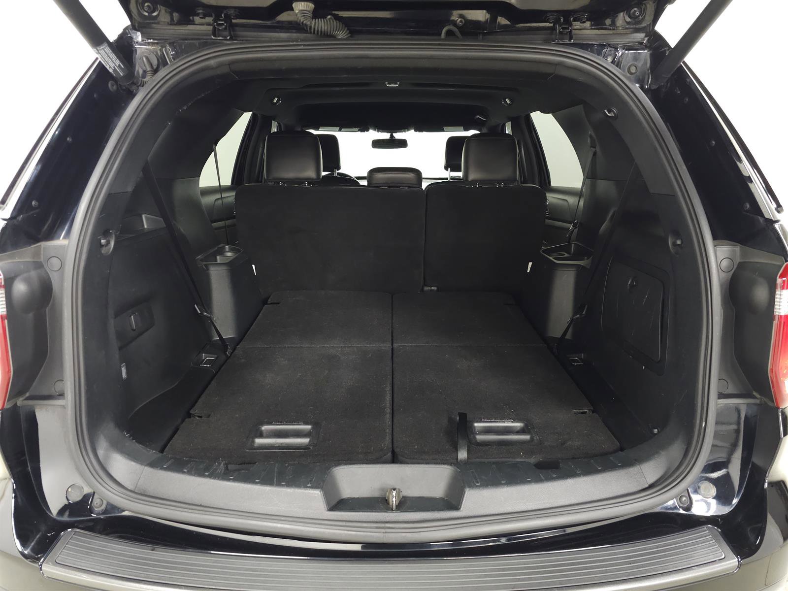 Used 2018 Ford Explorer XLT w/ Equipment Group 202A image 7