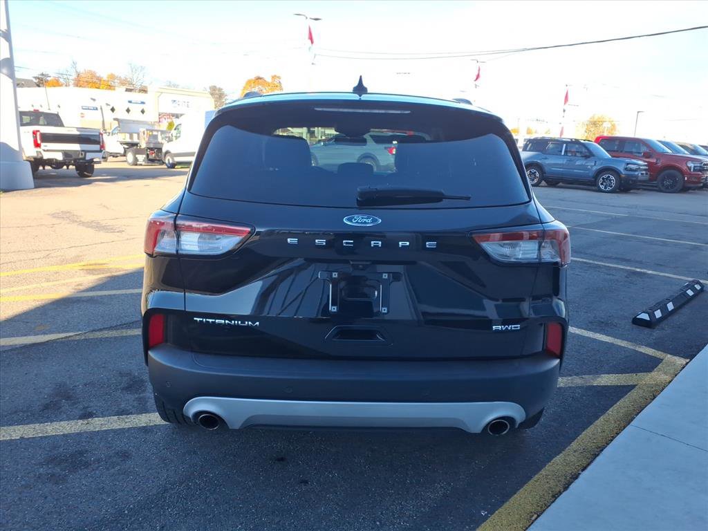 Used 2022 Ford Escape Titanium image 4