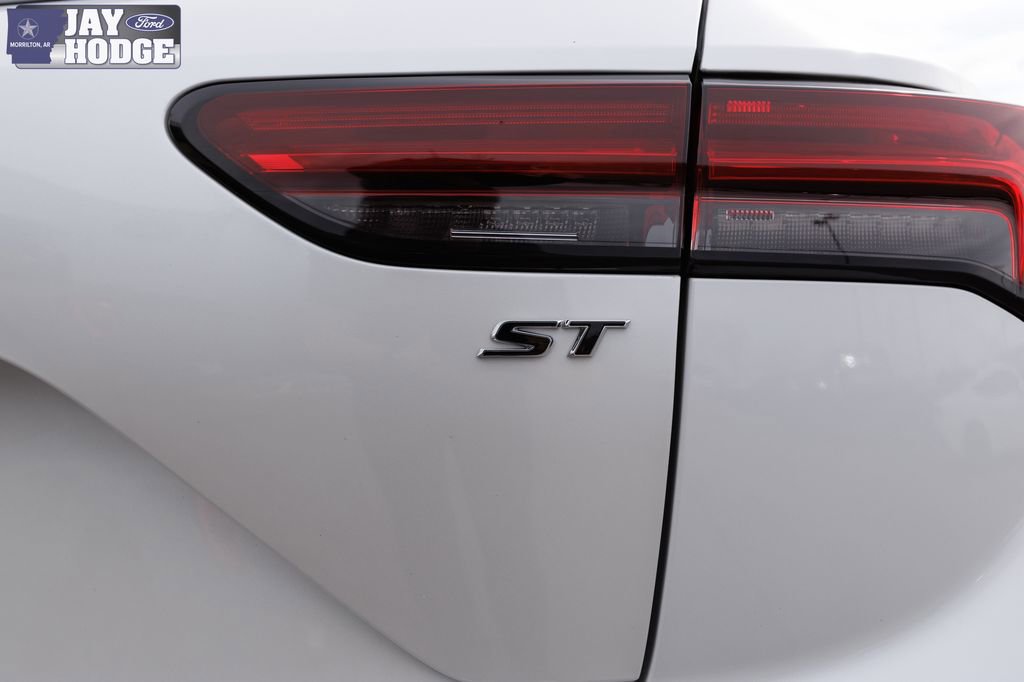 Used 2023 Buick Envision Essence w/ Technology Package I image 9