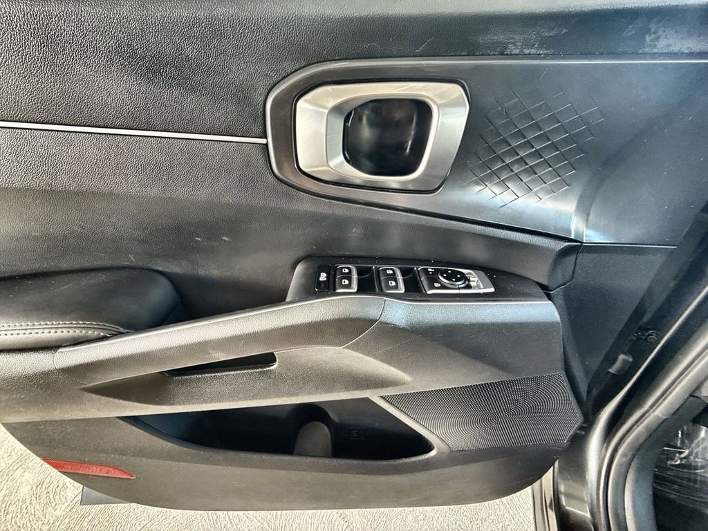 Used 2024 Kia Sorento S image 14