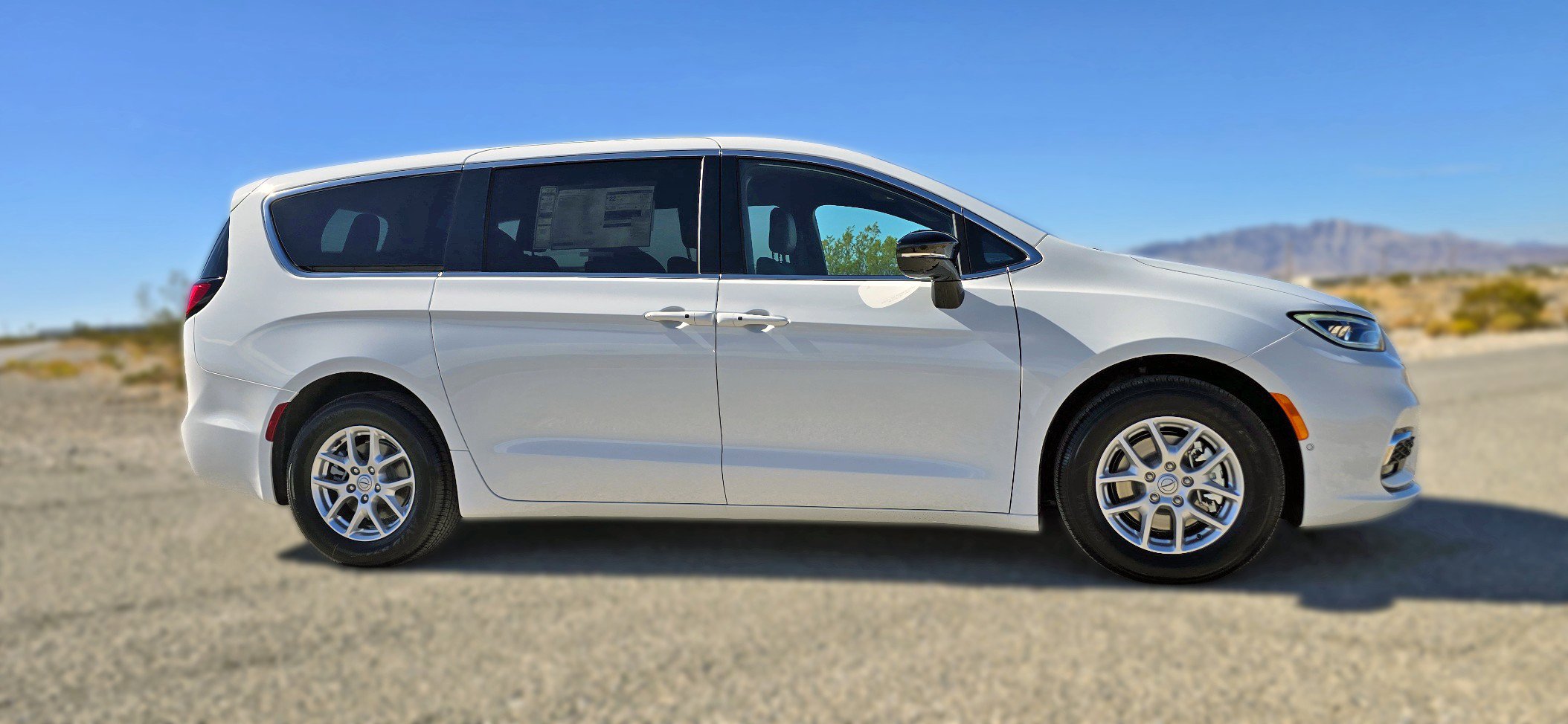 New 2026 Chrysler Pacifica Select image 3