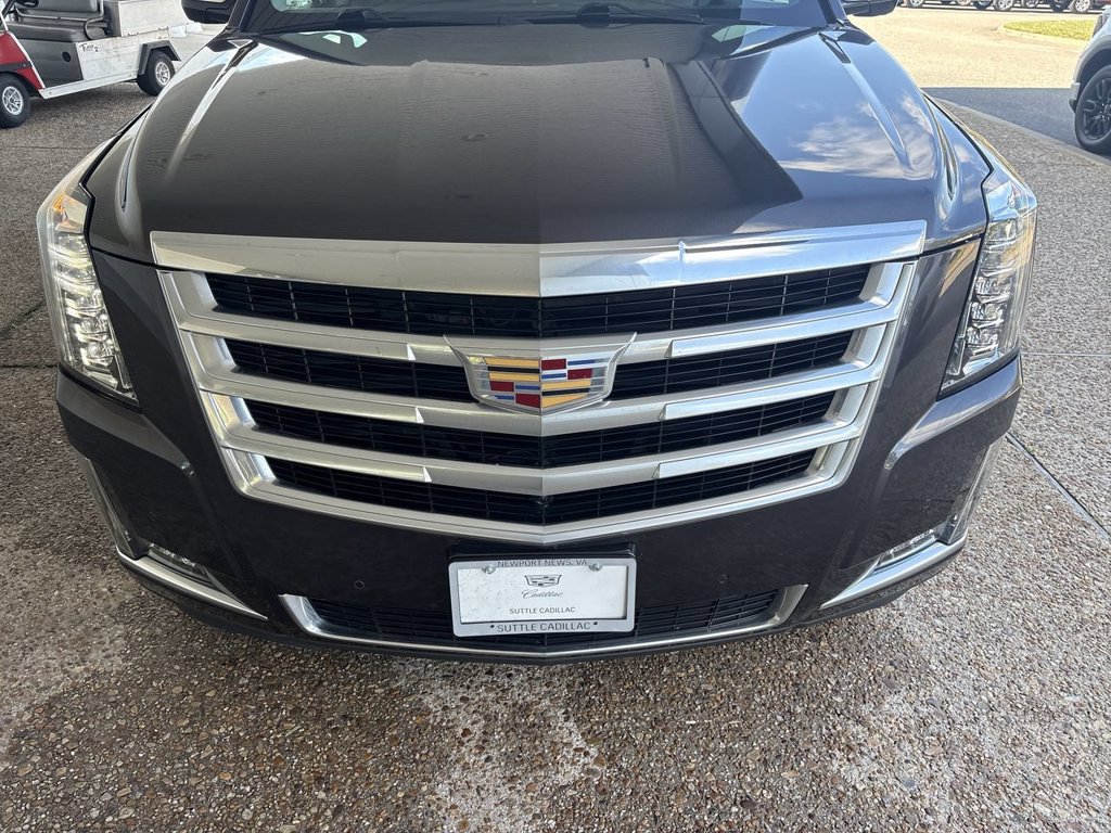 Used 2016 Cadillac Escalade Luxury AWD/4WD image 32