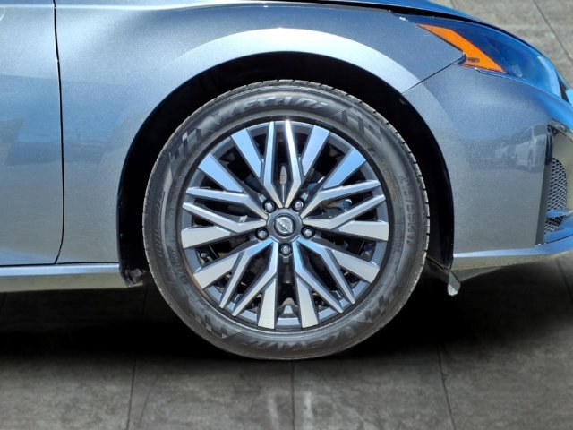 Used 2024 Nissan Altima 2.5 SV FWD image 9