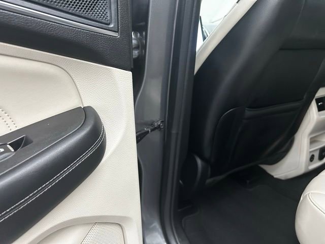 Used 2021 Ford Edge Titanium w/ Cargo Accessory Package image 28