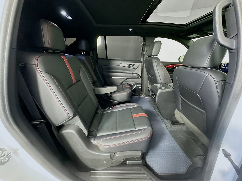 Used 2024 Chevrolet Traverse RS image 29