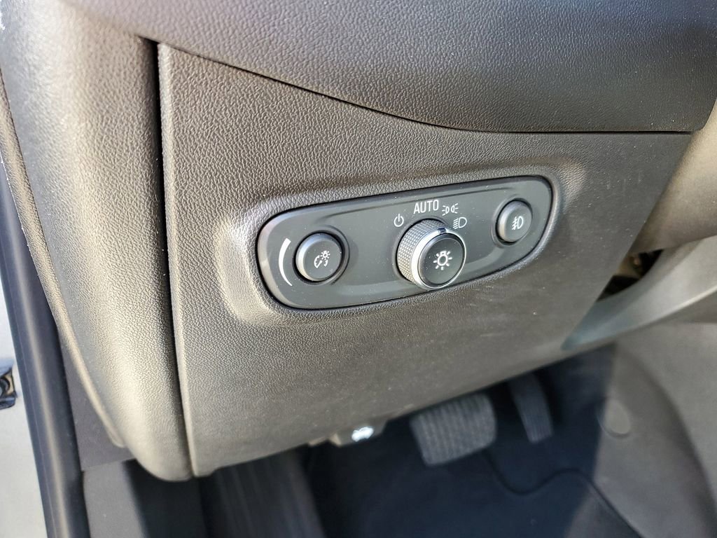 Certified 2024 Chevrolet Equinox Premier FWD image 9