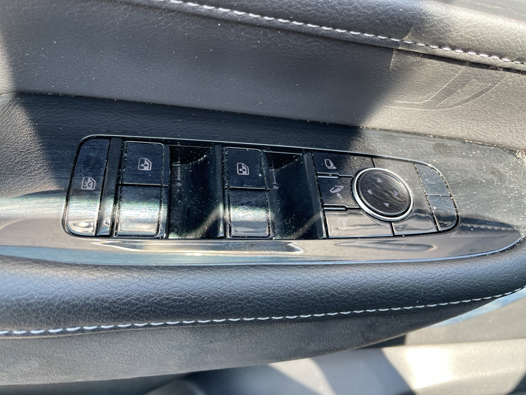 Used 2025 INFINITI QX80 Sensory image 9