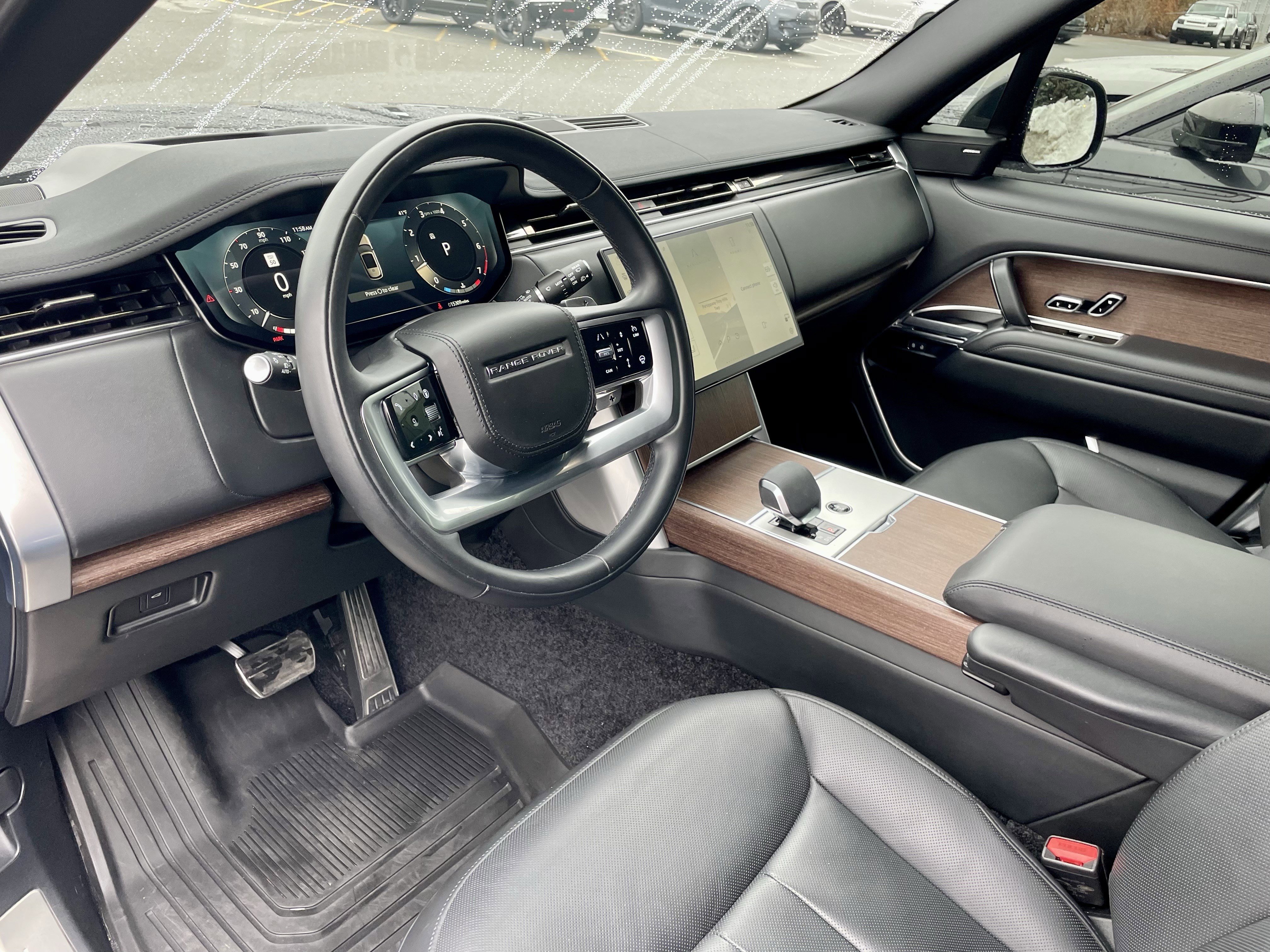 Certified 2025 Land Rover Range Rover SE image 13