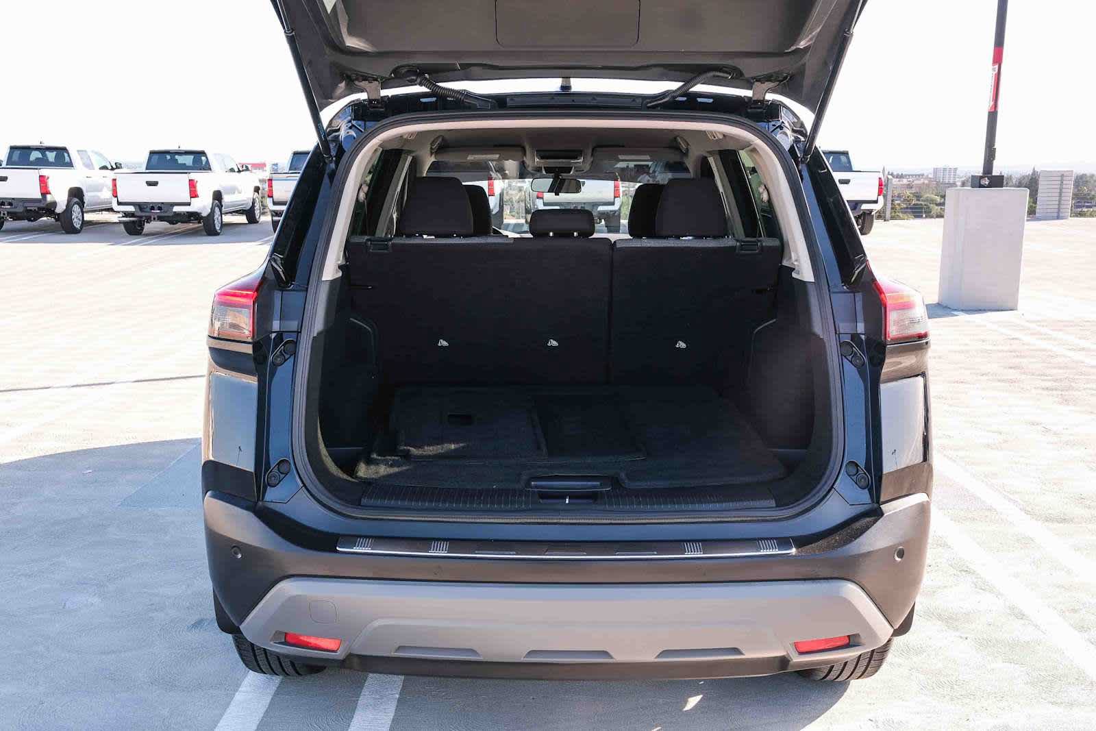 Used 2023 Nissan Rogue SV FWD image 28