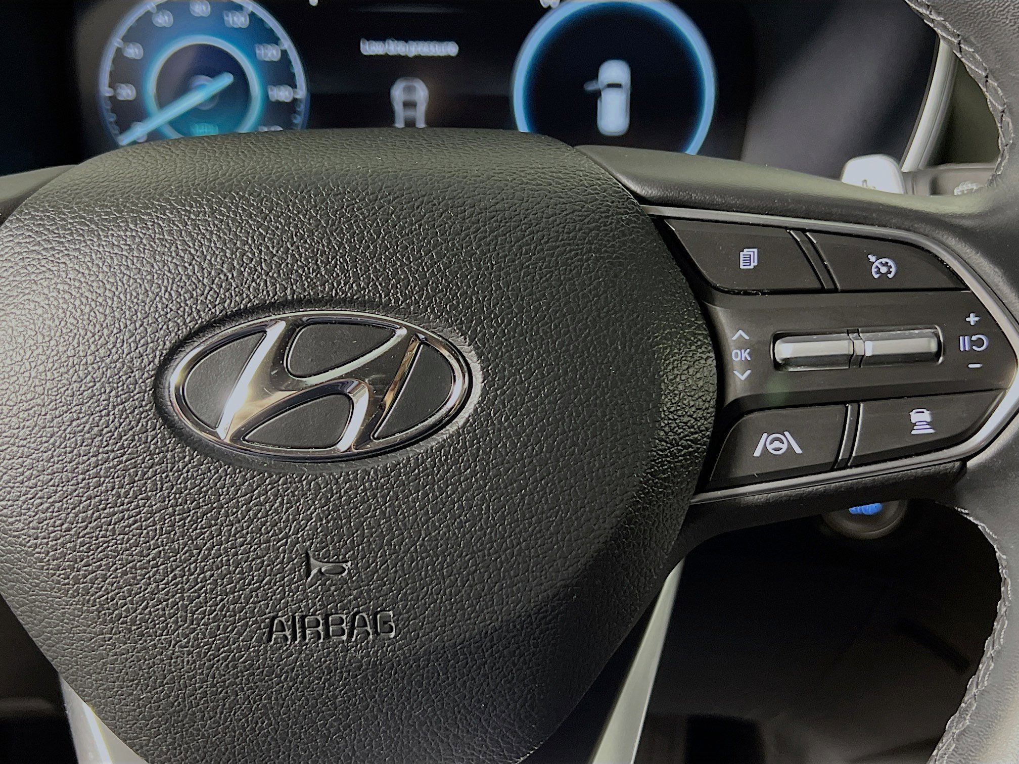 Used 2023 Hyundai Santa Fe SEL w/ Premium Package image 20