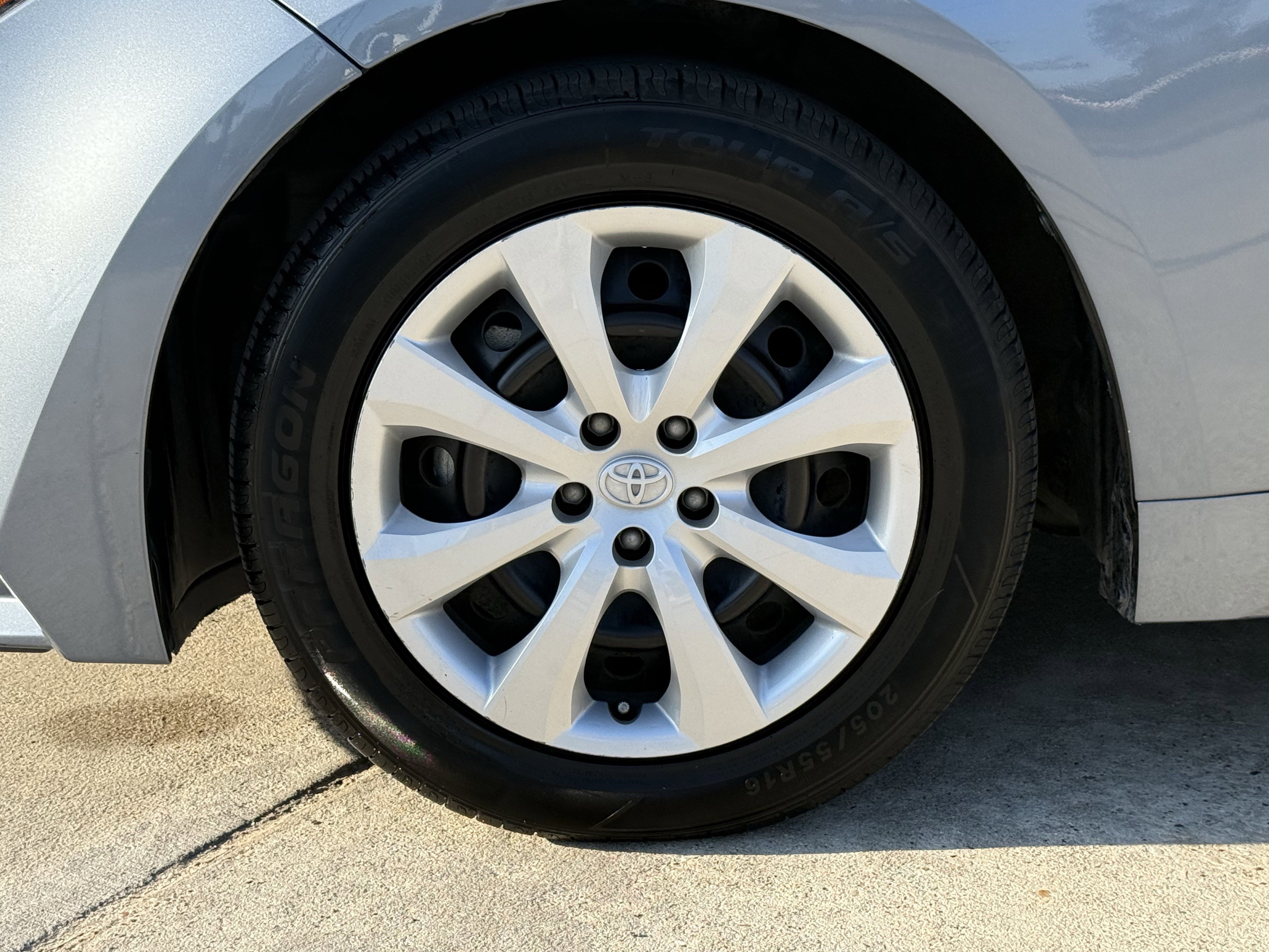 Used 2024 Toyota Corolla LE image 12