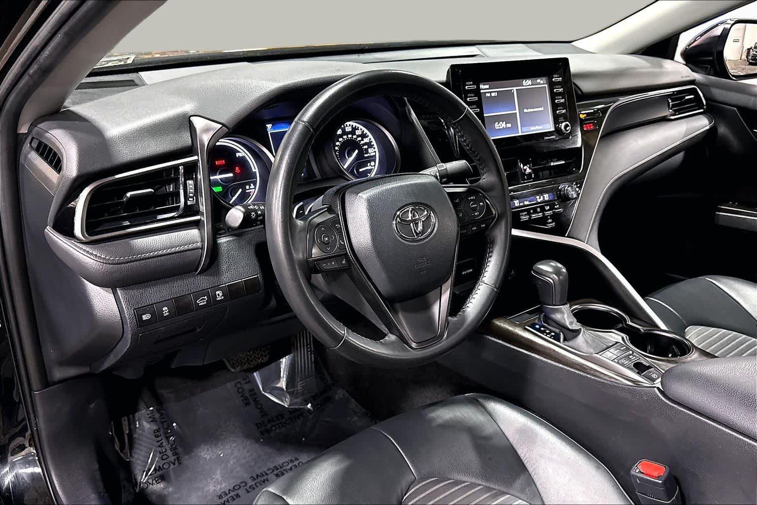 Used 2024 Toyota Camry SE w/ Convenience Package FWD image 18