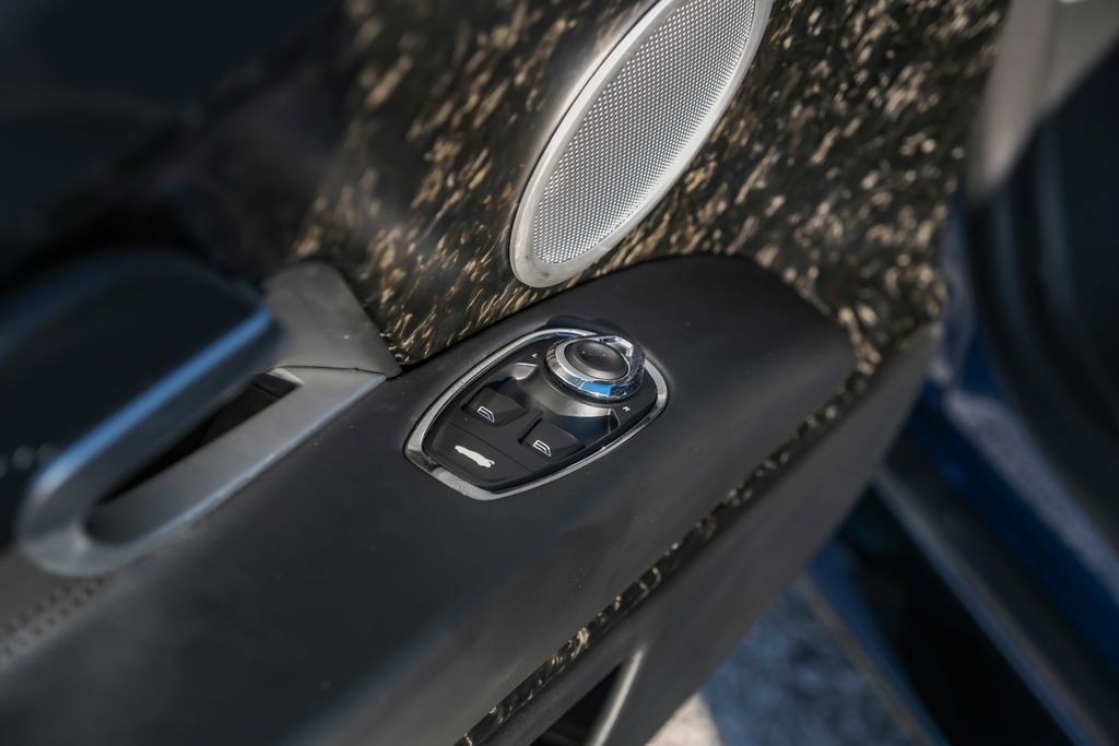 Used 2020 Aston Martin DB11 Coupe image 43