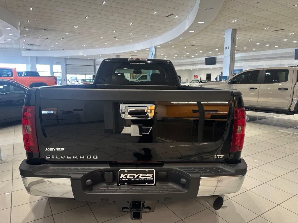 Used 2014 Chevrolet Silverado 3500 LTZ w/ LTZ Plus Package AWD/4WD image 5