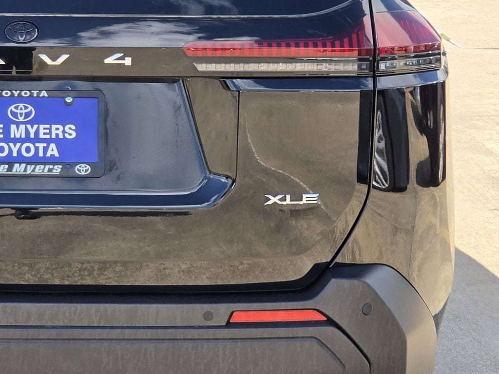 Used 2026 Toyota RAV4 XLE Premium FWD image 9