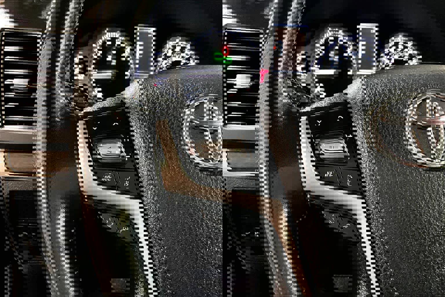 Certified 2017 Toyota Land Cruiser image 22