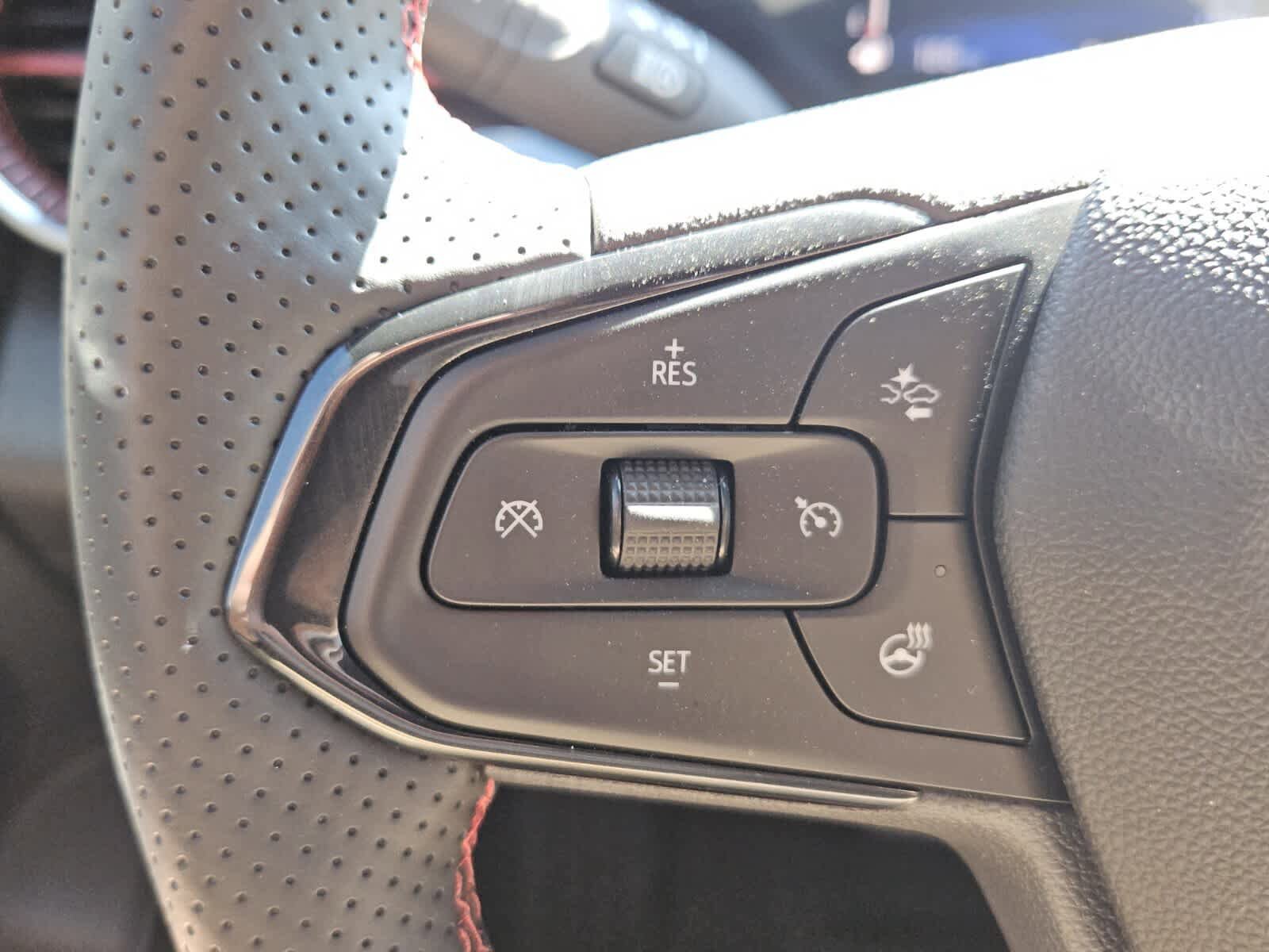 Used 2025 Chevrolet Trax RS w/ Driver Confidence Package FWD image 12