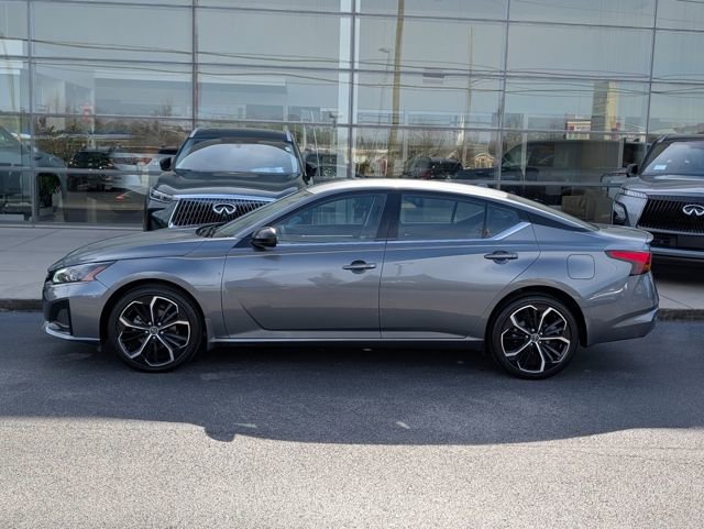 Used 2023 Nissan Altima 2.5 SR image 3