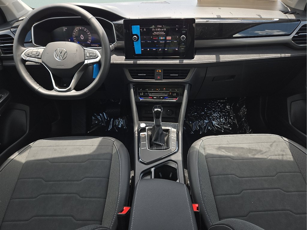 New 2026 Volkswagen Taos SE FWD image 12