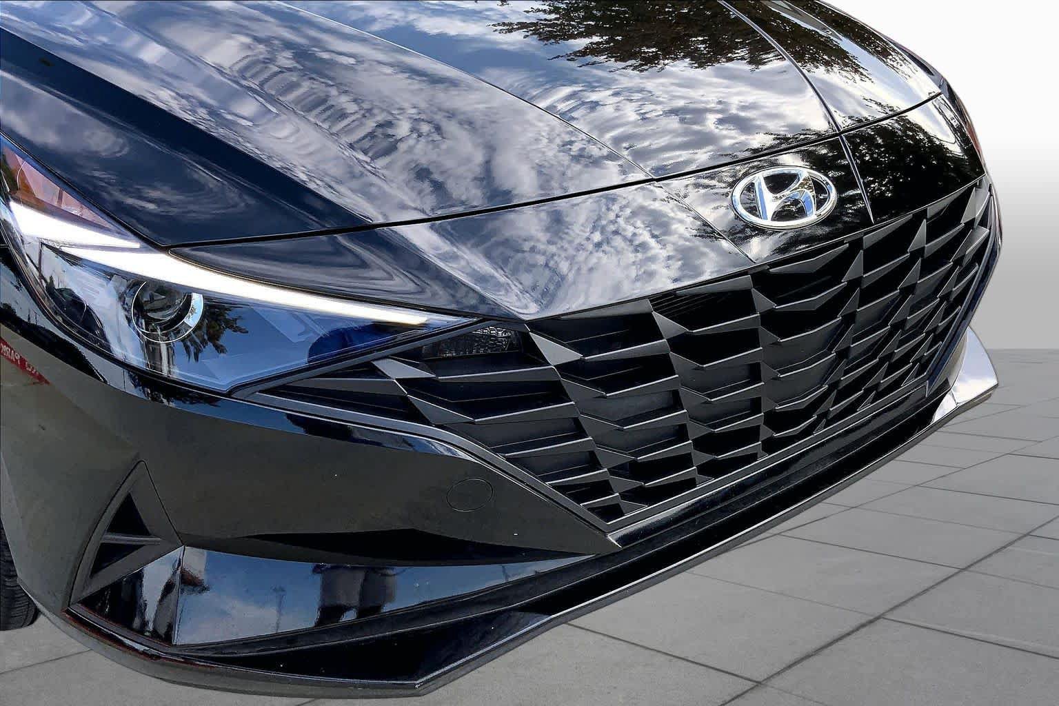 Certified 2023 Hyundai Elantra SEL FWD image 31