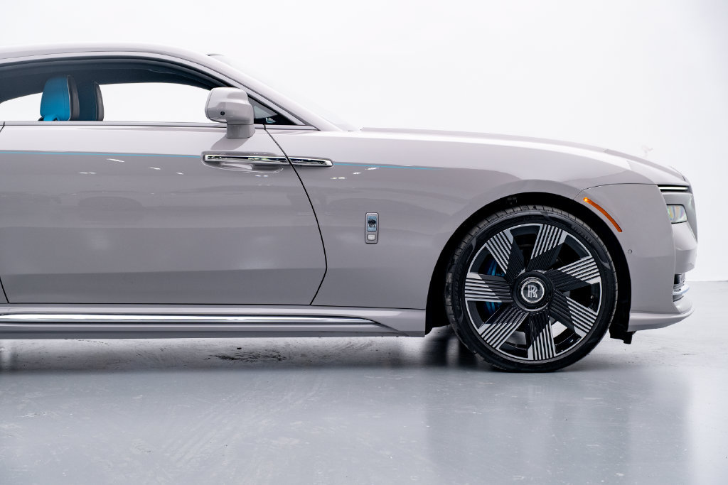 Used 2024 Rolls-Royce Spectre w/ Spectre Launch Package AWD/4WD image 28