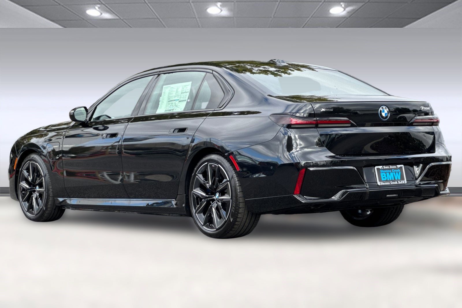 New 2026 BMW 750e xDrive w/ Executive Package image 3