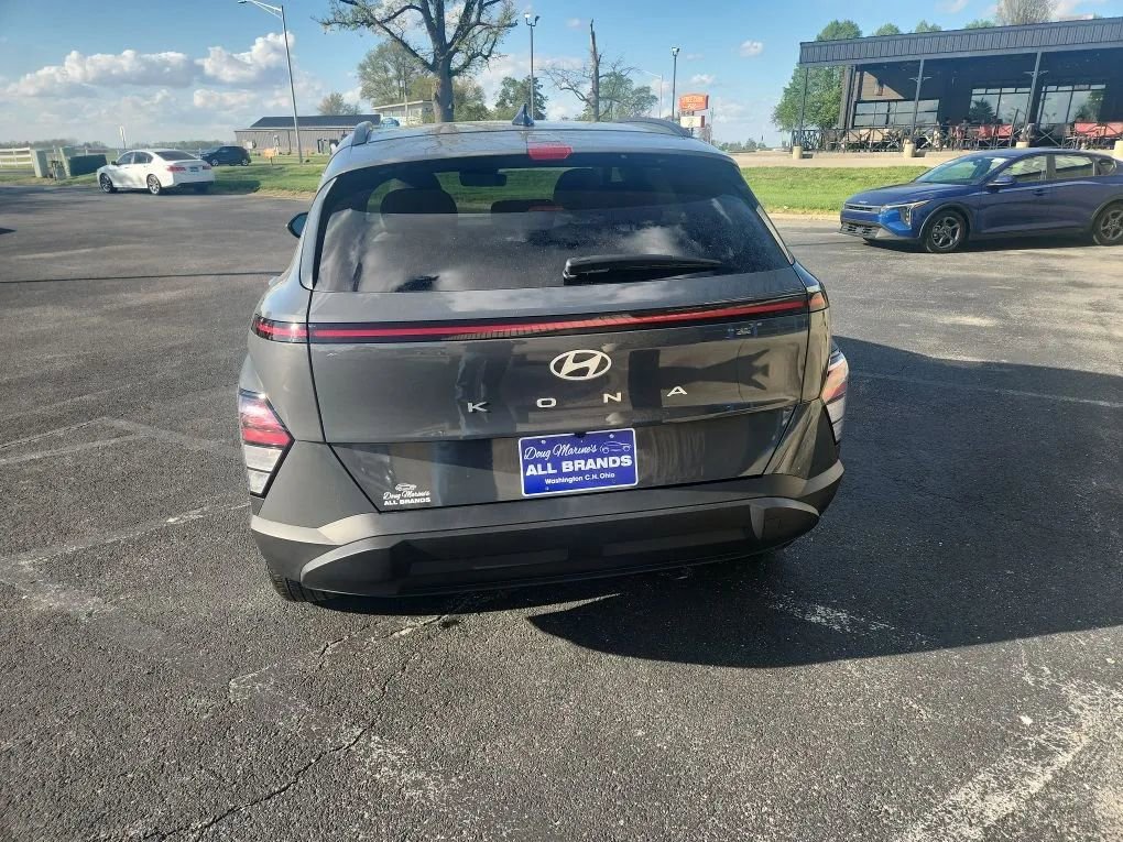 Used 2025 Hyundai Kona SEL image 7