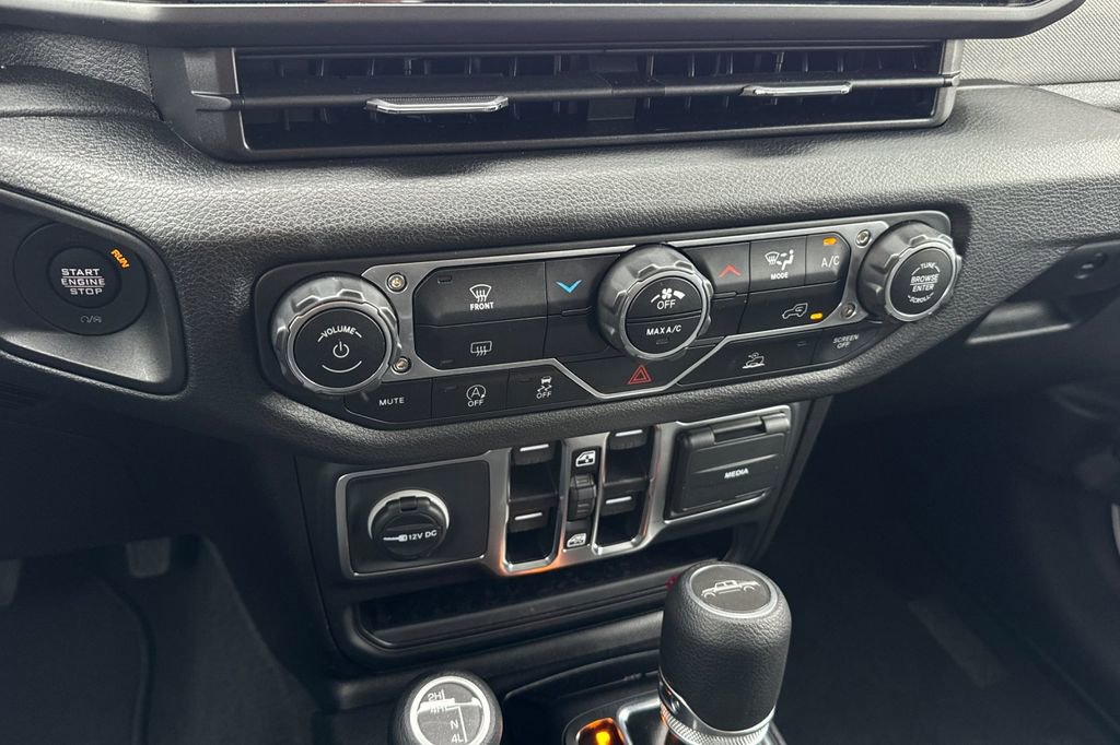 Used 2025 Jeep Gladiator Sport AWD/4WD image 22