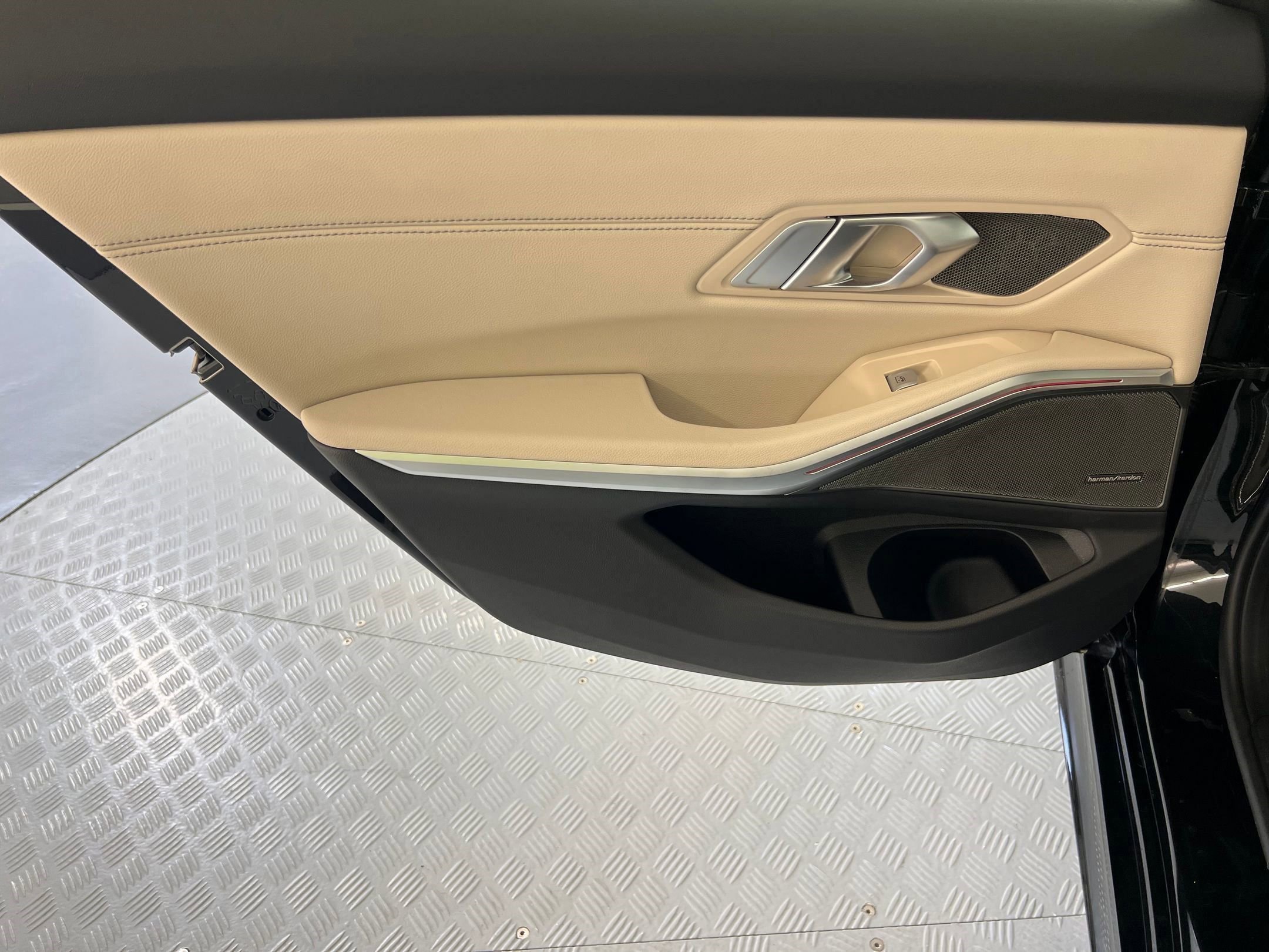 Used 2025 BMW 330i xDrive Sedan w/ M Sport Package AWD/4WD image 18