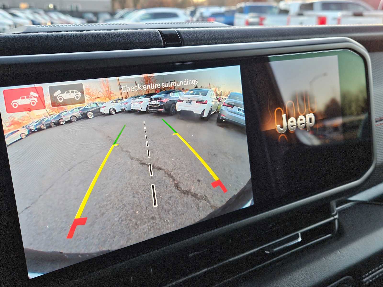 Used 2025 Jeep Wrangler Unlimited Rubicon w/ Technology Group image 26