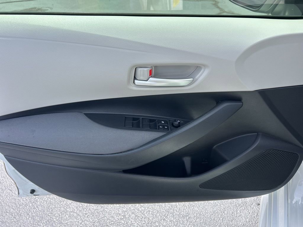 Used 2021 Toyota Corolla LE image 4