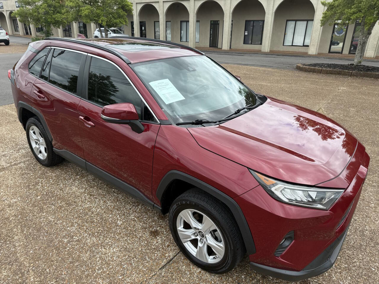 Used 2019 Toyota RAV4 XLE FWD image 4