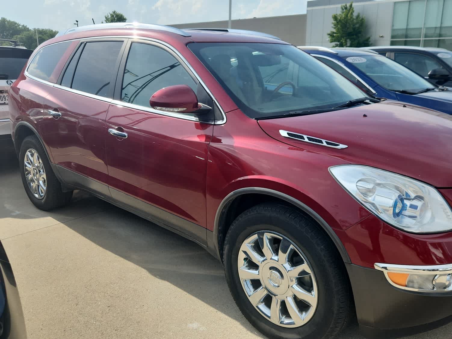 Used 2011 Buick Enclave CXL FWD image 4