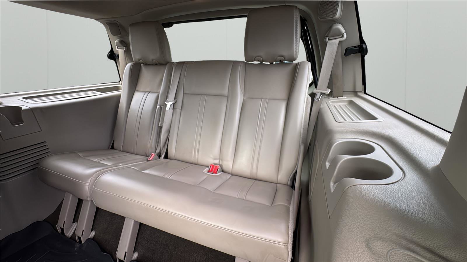Used 2017 Lincoln Navigator Select RWD image 12