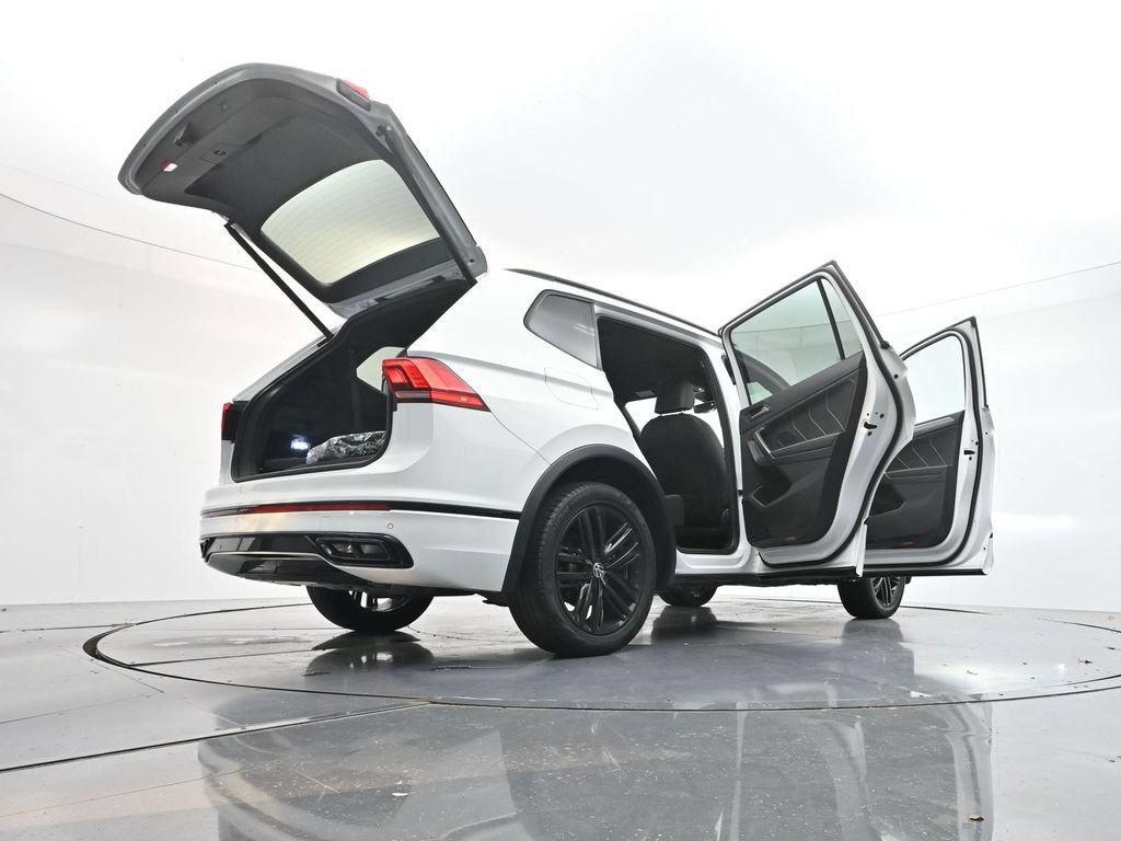 Used 2022 Volkswagen Tiguan SE R-Line FWD image 40