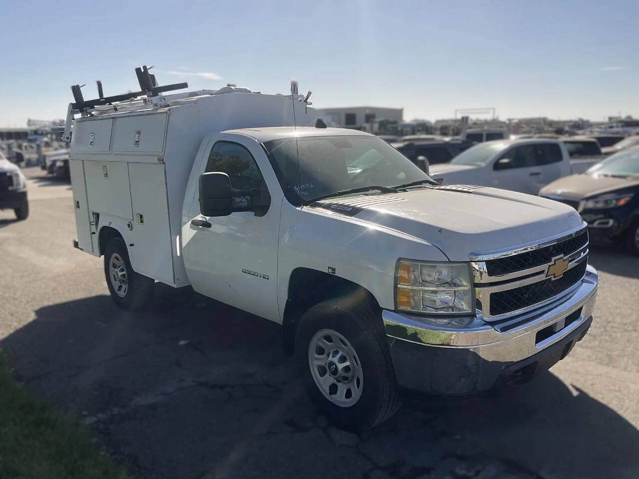 Used 2013 Chevrolet Silverado 3500 2WD Regular Cab image 2