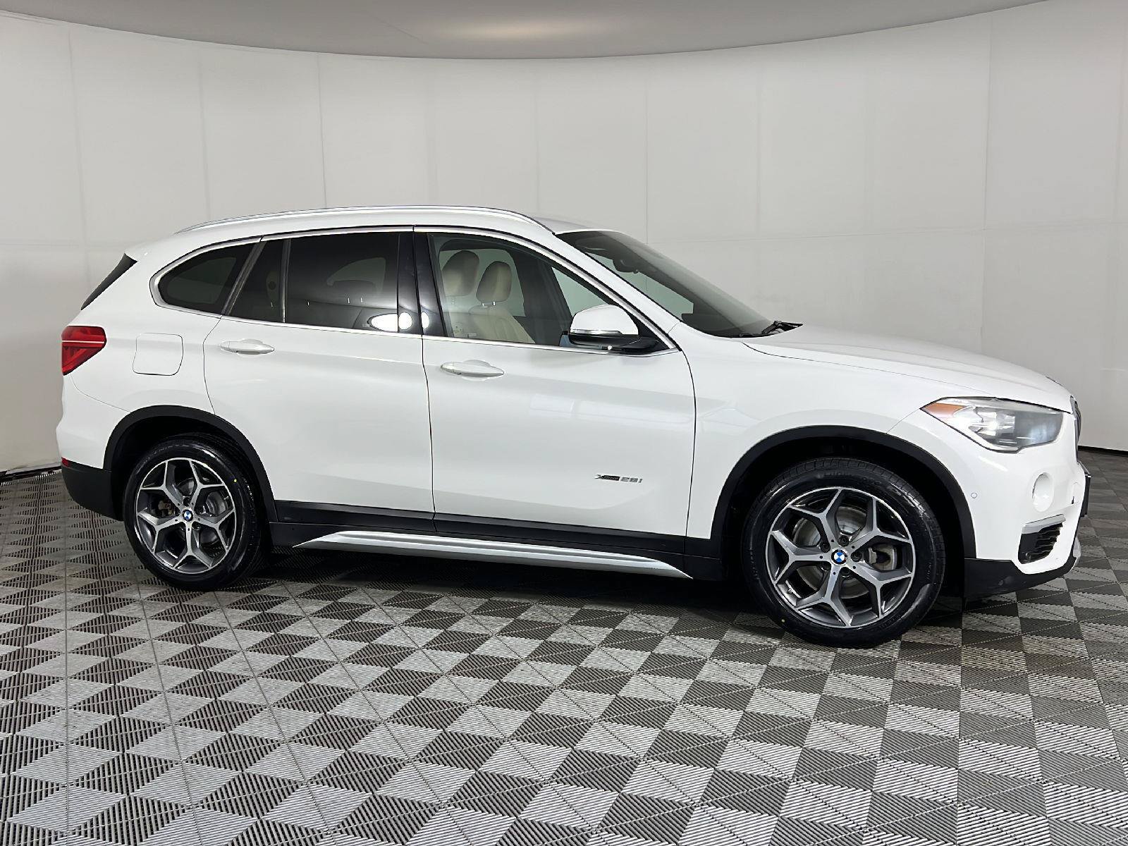 Used 2018 BMW X1 xDrive28i AWD/4WD image 5