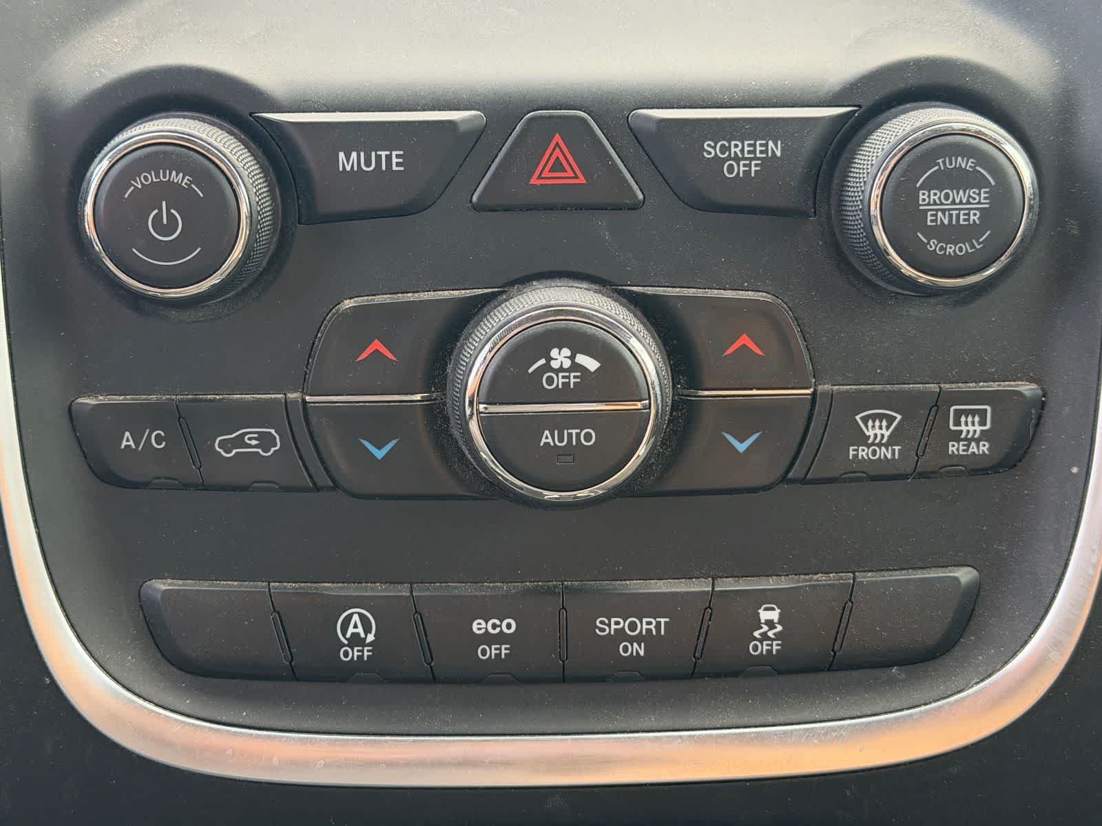 Used 2020 Dodge Durango SXT w/ 3rd Row Seating Group RWD image 14