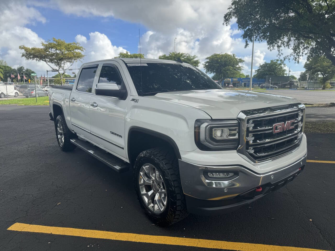 Used 2017 GMC Sierra 1500 SLT image 3