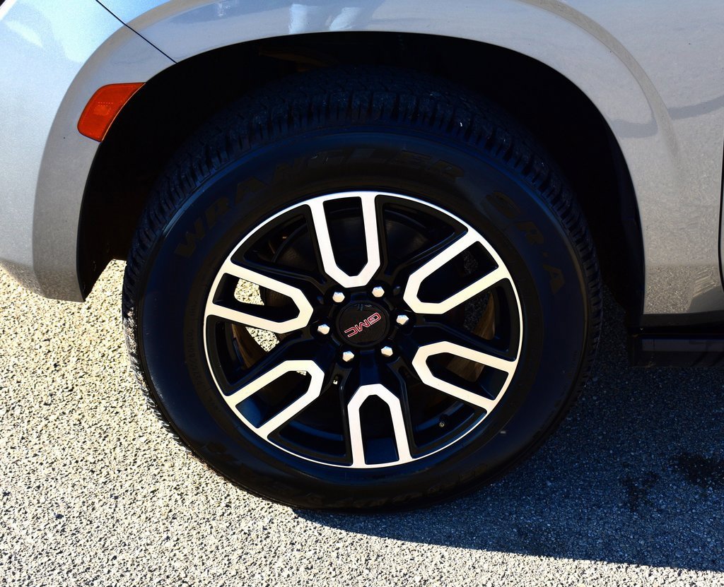 Used 2023 GMC Yukon XL AT4 w/ AT4 Premium Plus Package image 6